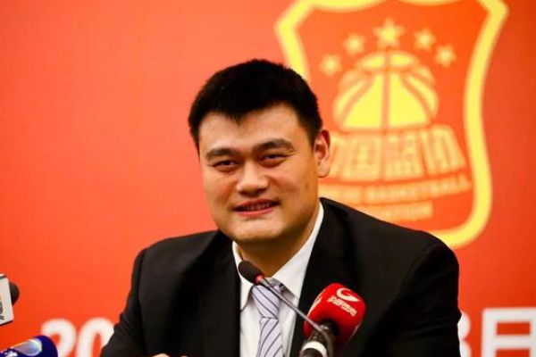 中國籃協(xié)現(xiàn)任主席是誰？